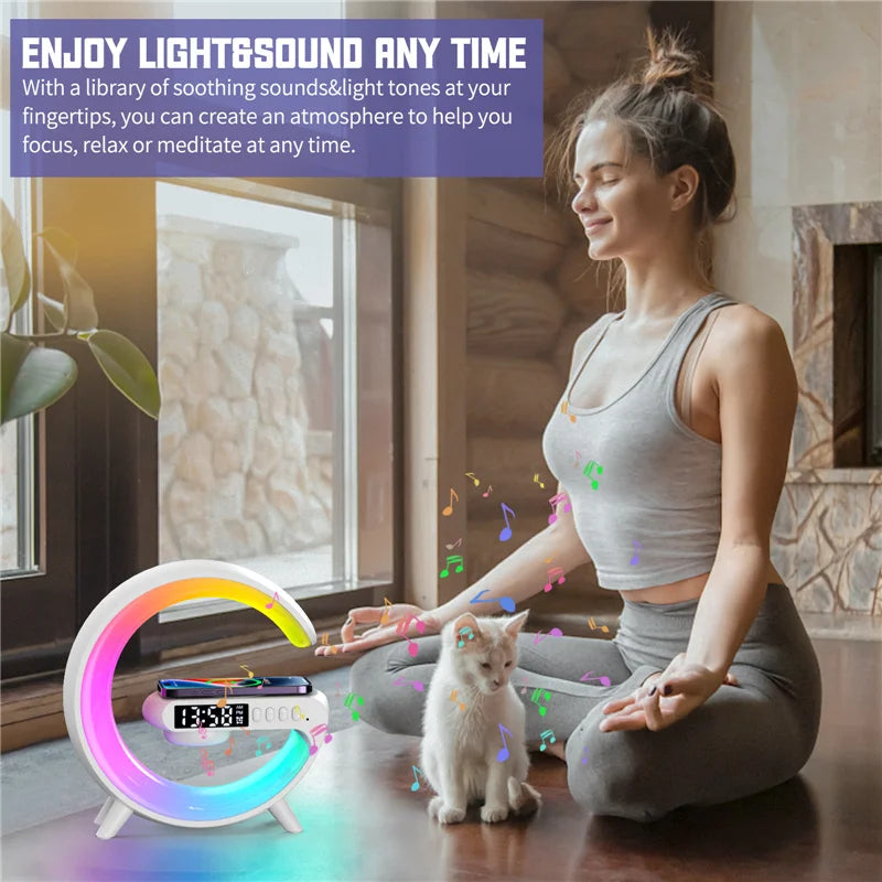 Reloj alarma multifuncional, cargador y luz led.